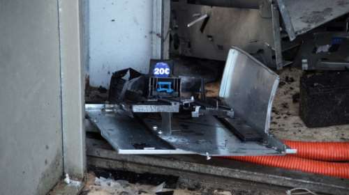 Ανατίναξαν μηχάνημα ΑΤΜ στην Ελευσίνα, αλλά δεν πήραν τα χρήματα