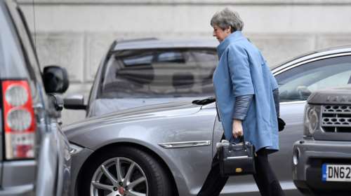 Επιστολή Μέι στην ΕΕ, θα ζητήσει μικρή αναβολή του Brexit