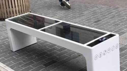 Τα «έξυπνα» παγκάκια στο Ηράκλειο της Κρήτης