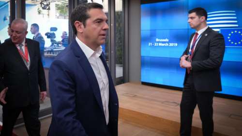 Στα πρόθυρα της κατάρρευσης τα «γεφύρια» του Τσίπρα