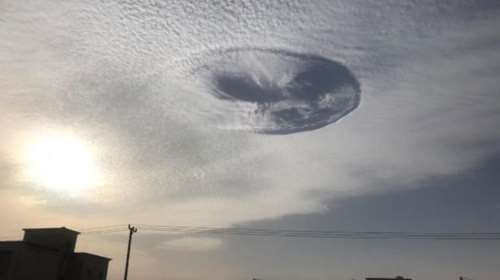 Μια μυστηριώδης τρύπα εμφανίστηκε στον ουρανό των ΗΑΕ