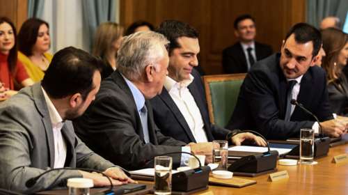 Στον αέρα η ρύθμιση για α&#39; κατοικία - Τα σενάρια νέας αναβολής