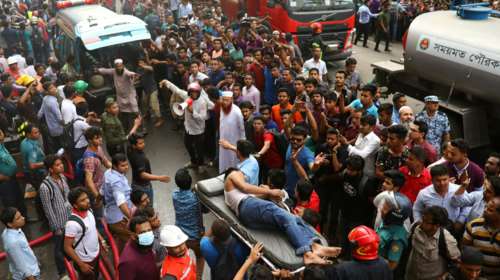 Μπανγκλαντές: 17 νεκροί από την πυρκαγιά σε πολυώροφο κτίριο γραφείων