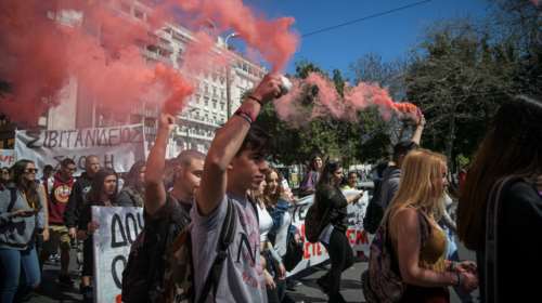 Διαμαρτυρία των μαθητών κατά του σχεδίου Γαβρόγλου στο υπουργείο Παιδείας
