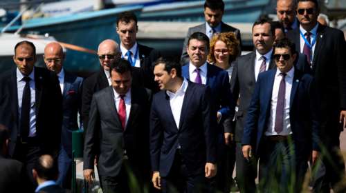 Συνοδεία Τσίπρα στα Σκόπια περισσότεροι από 140 επιχειρηματίες