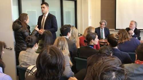 Eνταση στην ομιλία Κατρούγκαλου στο Columbia για τη Συμφωνία των Πρεσπών