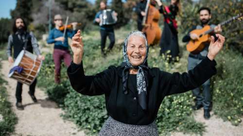Babo Coro: μια απίθανη συναυλία με τις γιαγιάδες της Μεσογείου
