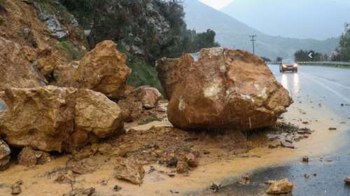 Ρέθυμνο: Κίνδυνος στου δρόμους μετά από ενεργή κατολίσθηση
