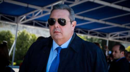 Επίσκεψη Καμμένου στους δύο τραυματίες λιμενικούς