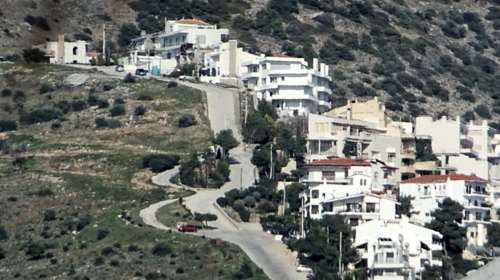 ΣτΕ: Αντισυνταγματικός ο νόμος του 2016 για οικισμούς αυθαιρέτων σε δάση