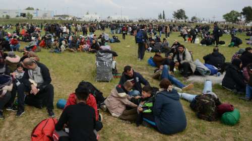 Για τρίτη ημέρα στα Διαβατά οι πρόσφυγες, κίνδυνος νέας Ειδομένης