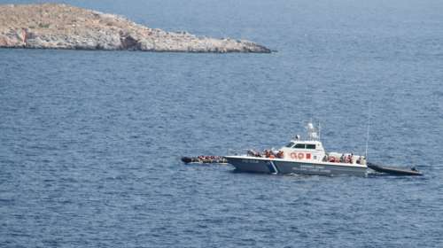 Στα ανοικτά της Πάργας εντοπίστηκε σκάφος με μετανάστες