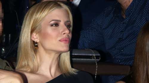 Ευαγγελία Αραβανή: Δείτε την μαζί με την μελαχρινή κούκλα αδελφή της