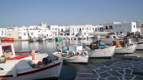 Πάρος και Μήλος στις 10 καλύτερες προτάσεις για διακοπές