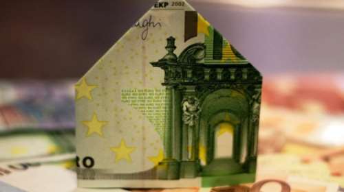 Στο ΦΕΚ η συνεισφορά του Δημοσίου σε οφειλέτες κόκκινων δανείων