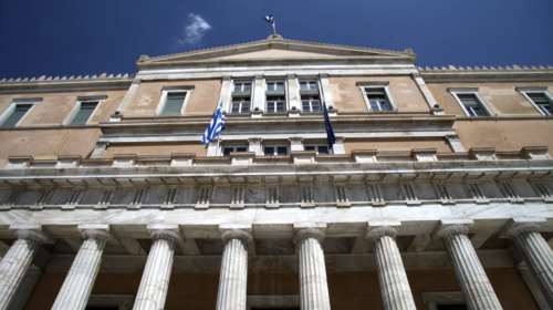 Στον... αστερισμό της σκανδαλολογίας με πόλωση διαρκείας