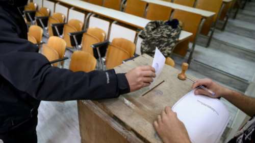 Εισβολή αντιεξουσιαστών στο Πάντειο - Διακόπηκαν οι εκλογές