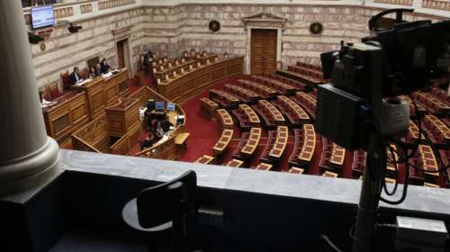 Αναδρομικά έως και 360.000 ευρώ ζητούν συνταξιούχοι βουλευτές