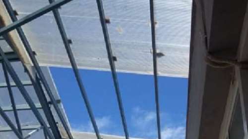 Κατέρρευσε γυάλινη οροφή στο Πανεπιστήμιο εν ώρα λειτουργίας