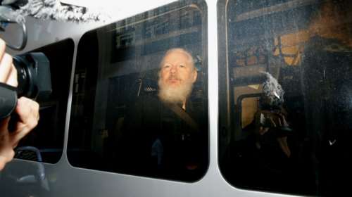 Ασάνζ: Τι σημαίνει η σύλληψη του ανθρώπου που άλλαξε τη δημοσιογραφία