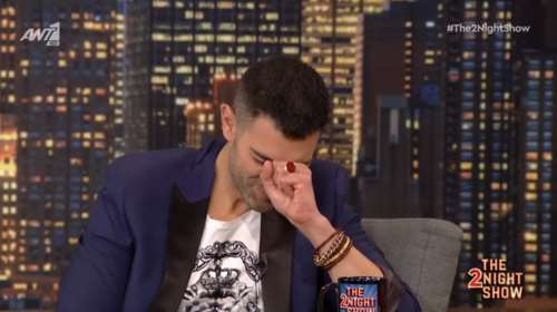 Ο Σαρμπέλ λυγίζει: ο θάνατος του πατέρα του, ο όγκος στο λαιμό