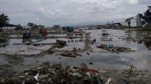 Ινδονησία:«Ισχυρός με διάρκεια» ο σεισμός-Ηρθη η προειδοποίηση για τσουνάμι