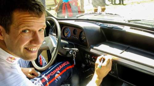 Μία αγάπη γεννήθηκε στη μάντρα αυτοκινήτων