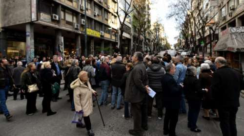 Αναρχικοί επιχείρησαν έφοδο σε πολυκατοικία στα Εξάρχεια