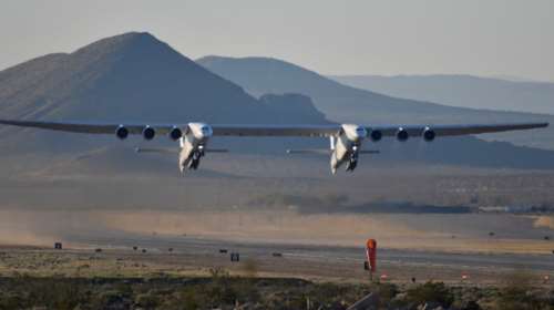 Stratolaunch,το μεγαλύτερο αεροπλανο στον κόσμο, στην πρώτη του πτήση