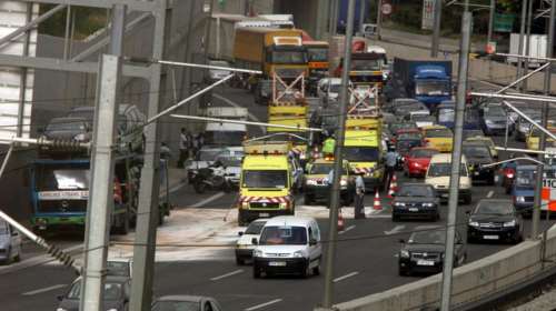 Μποτιλιάρισμα στην Αττική Οδό λόγω τροχαίου