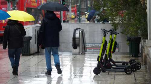 Αστατος καιρός με βροχές και καταιγίδες ως την Τετάρτη