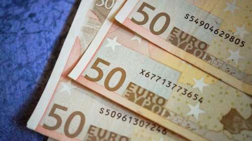 ΙΟΒΕ: Ηπια υποχώρηση του δείκτη του οικονομικού κλίματος στη χώρα