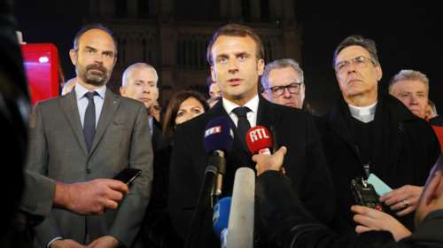 Μακρόν: &quot;Θα ξαναχτίσουμε μαζί την Παναγία των Παρισίων&quot;