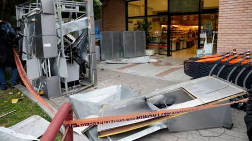 Ανατίναξαν ΑΤΜ στη Γλυφάδα