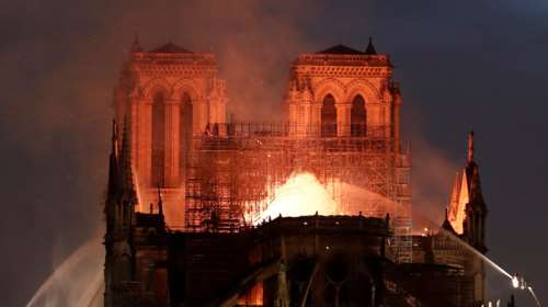 Ακτή Ελεφαντοστού:Δωρεά τοπικού βασιλιά για την ανοικοδόμηση της Νotre Dame