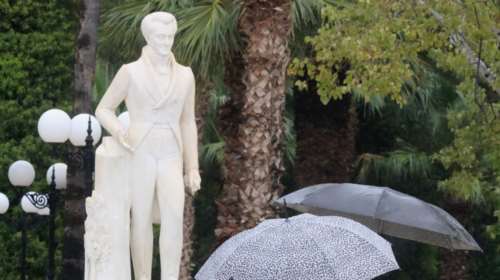 Ναύπλιο: Άγνωστοι βανδάλισαν το άγαλμα του Καποδίστρια