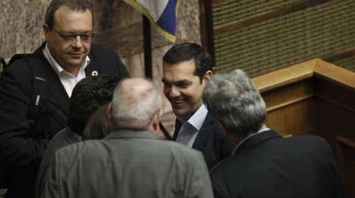 Με συντριπτική πλειοψηφία το ψήφισμα για τις γερμανικές οφειλές