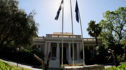 «Πόλεμος» ανακοινώσεων Μαξίμου - ΝΔ μετά τις δηλώσεις Μαρινάκη