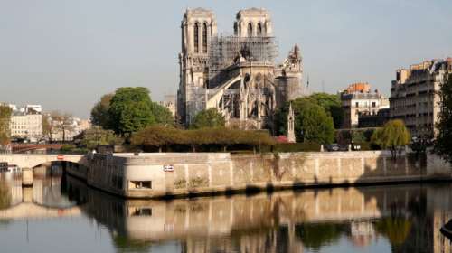 Παναγία των Παρισίων: Βραχυκύκλωμα η πιθανότερη αιτία της φωτιάς