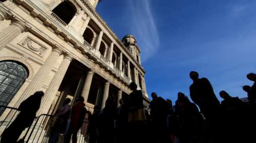 Σώθηκαν οι μέλισσες της Παναγίας των Παρισίων