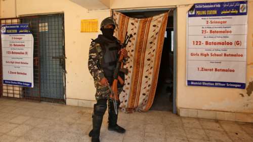 Ψήφισε λάθος κόμμα, έκοψε το δάκτυλό του