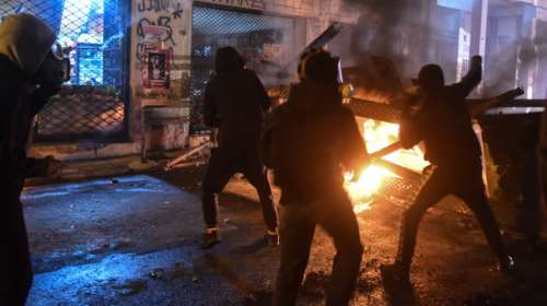 Νέα επίθεση σε διμοιρία των ΜΑΤ στα Εξάρχεια με μολότοφ