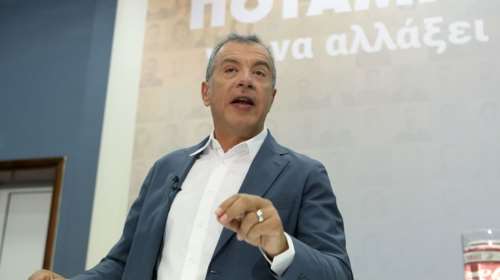 Θεοδωράκης: Υπαλληλοποιούν τη μεσαία τάξη σε όφελος των πολυεθνικών