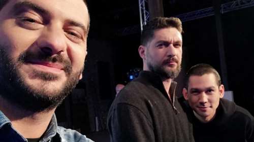 Ο Λεωνίδας Κουτσόπουλος δεν είναι κοντός: το ύψος του είναι....