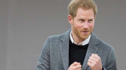 Λίγο πριν γίνει πατέρας: ο πρίγκιπας Χάρι στα 9 του οδηγεί τανκ! (βίντεο)