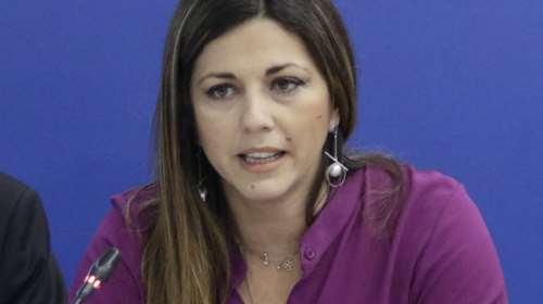 Τηλεκπαίδευση: Δεν θα προσμετρηθούν οι απουσίες σήμερα- Τεχνικό το πρόβλημα λέει η Ζαχαράκη