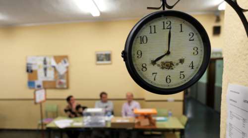 Τους Σοσιαλιστές δίνουν πρώτο κόμμα τα exit polls, χωρίς αυτοδυναμία