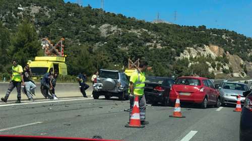 Καραμπόλα στην Κινέττα: Μεγάλο μποτιλιάρισμα στην ε.ο. προς Αθήνα