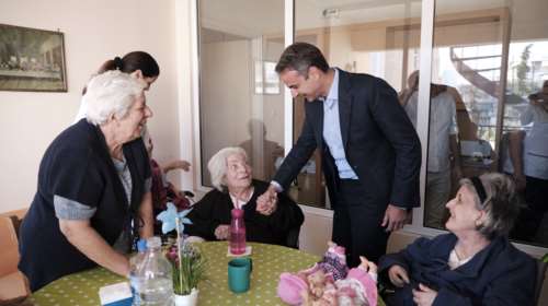 Μέτρα στήριξης των ηλικιωμένων προανήγγειλε ο Μητσοτάκης