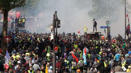 Επεισόδια και δεκάδες προσαγωγές την Πρωτομαγιά στο Παρίσι